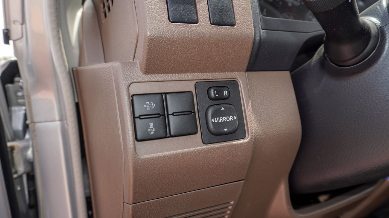 Toyota Land Cruiser Pick Up LC 79 DC 4.5L DIESEL V8