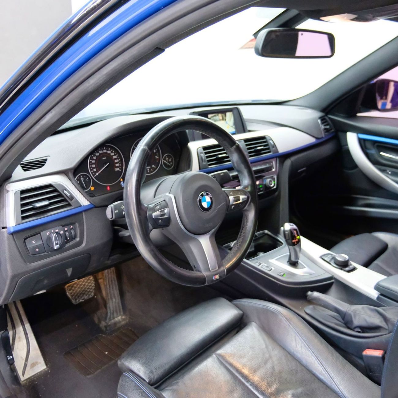 بي أم دبليو 318i AED 1,371 P.M l 0% Down Payment l M Sport l 1 Year Warranty