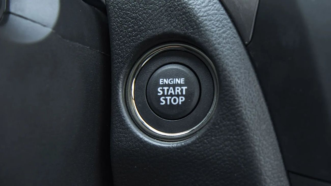 Suzuki Ciaz ALLOY RIMS, PUSH START + REAR VIEW CAMERA, SMALL DISPLAY IN CETRE VIEW MIRROR, CRUISE CONTROL