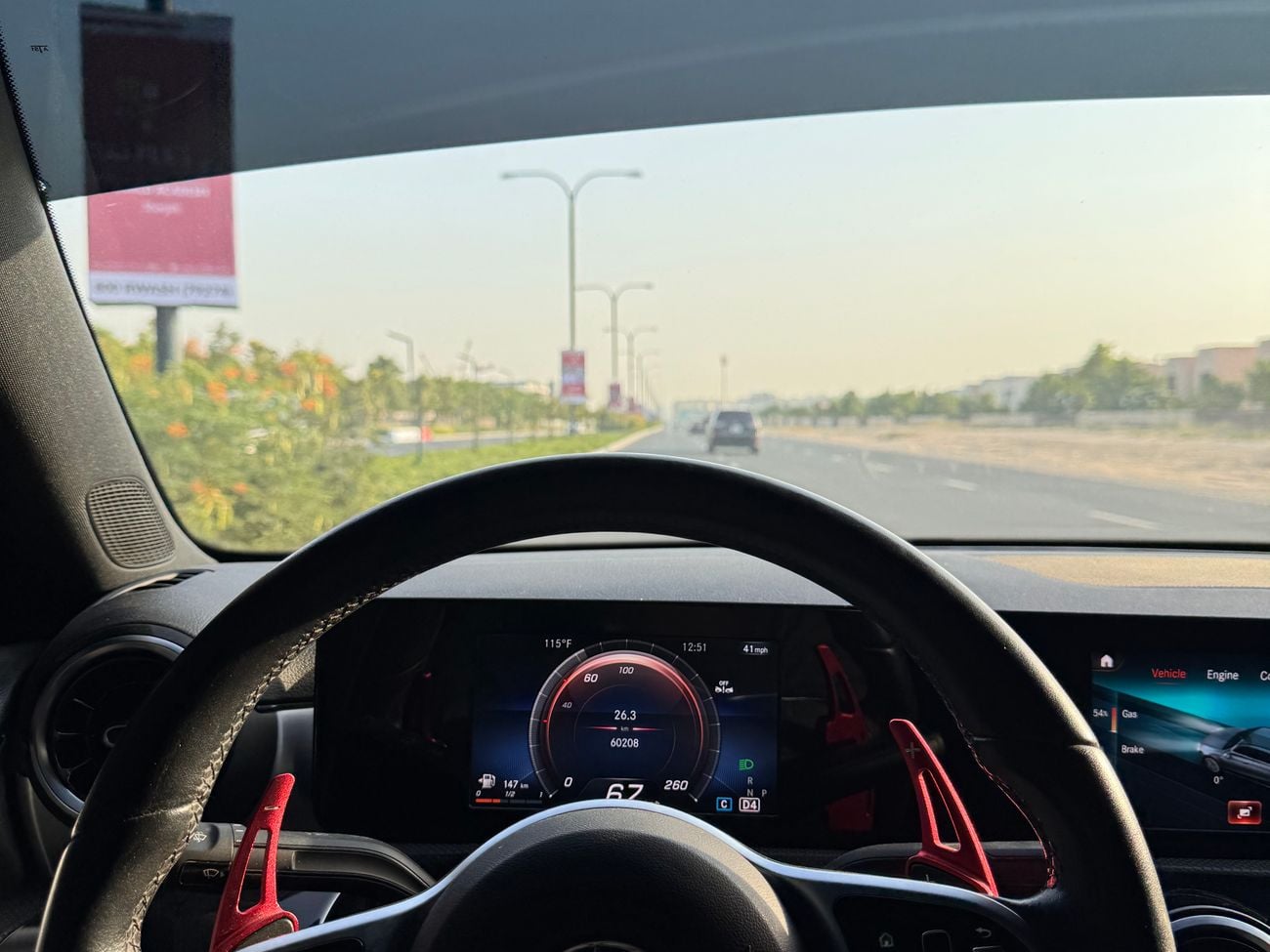 مرسيدس بنز A 220 188-hp turbocharged 2.0-liter 4-cylinder