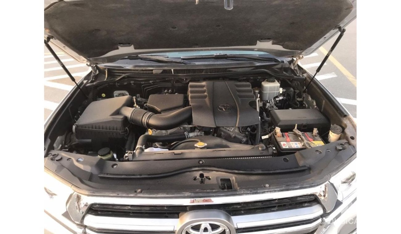 Toyota Land Cruiser V6 GXR With 2019 Model Facelift