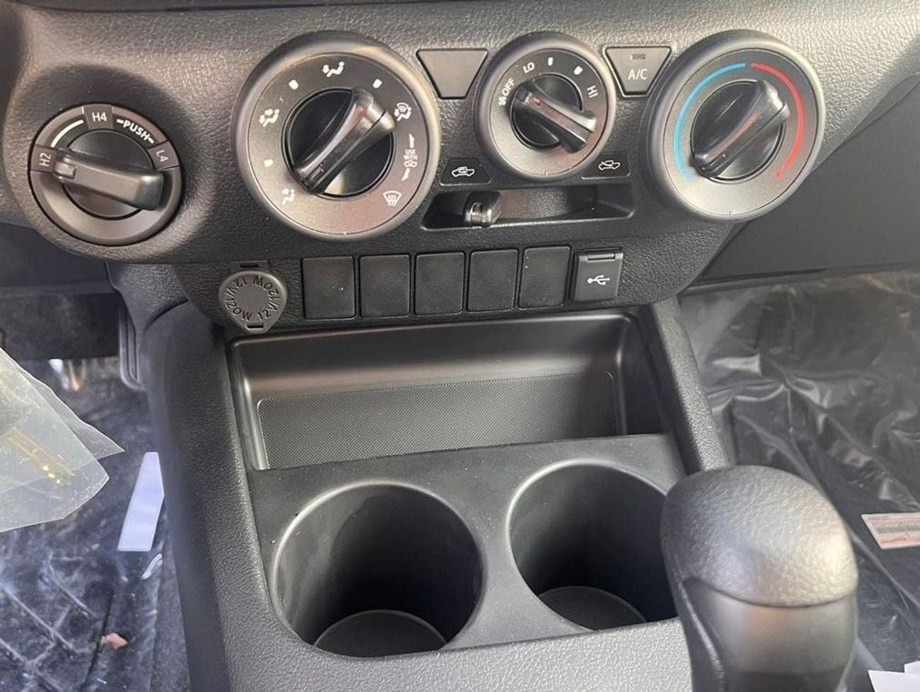 تويوتا هيلوكس GLX TOYOTA HILUX 2.7 4x4 DC PETROL AUTOMATIC FOR NIGERIA