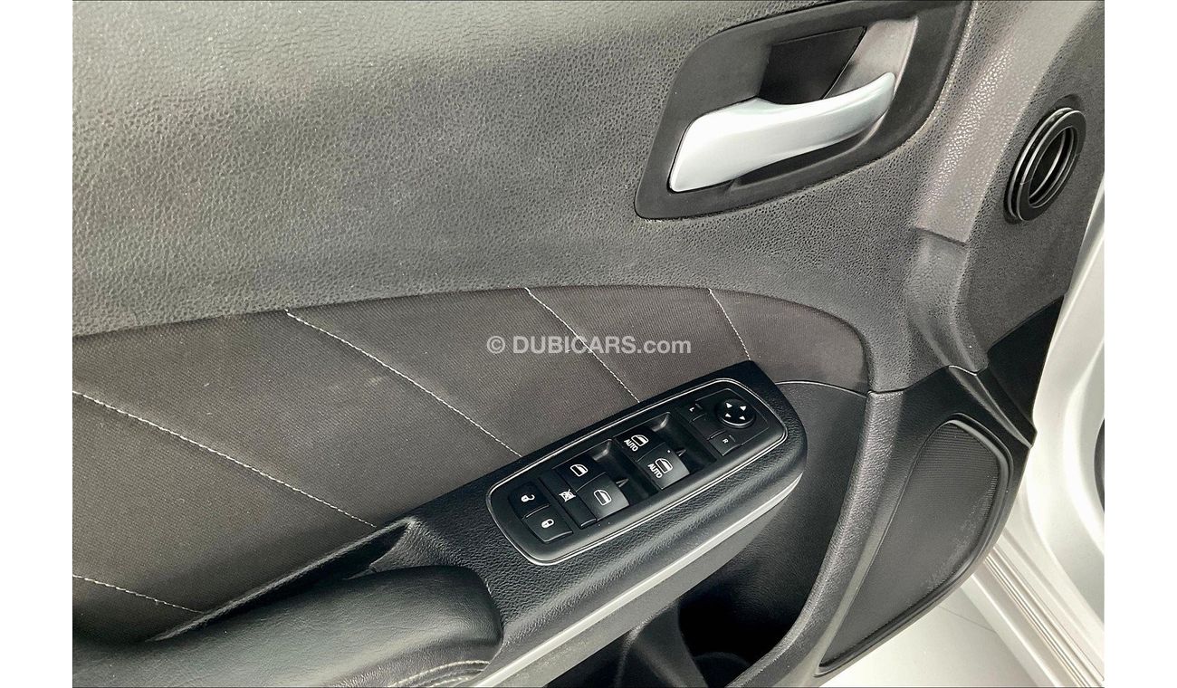 Dodge Charger SXT / SE