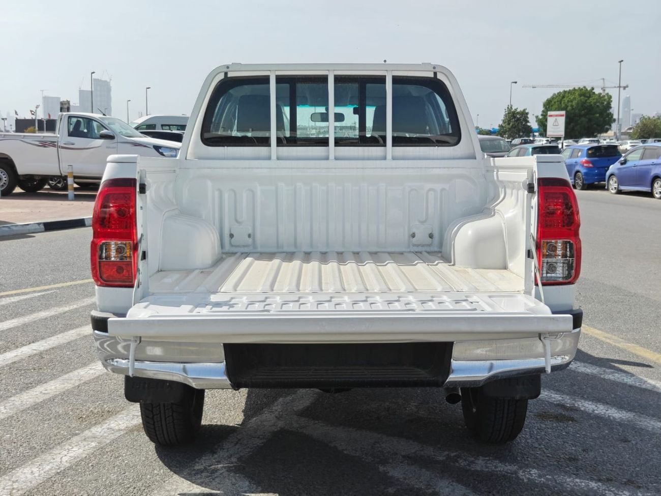 تويوتا هيلوكس 2026 Toyota Hilux white/red 2.4L diesel manual GCC spec mid option