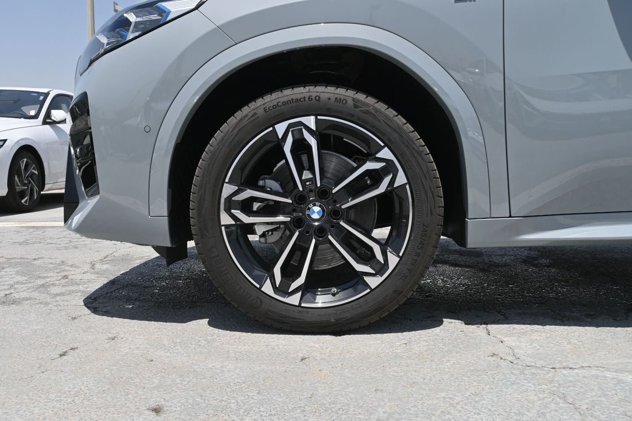 بي أم دبليو X2 BMW X2 sDrive 25i 2.0L Turbo, M Sport ENGINE: 2.0L CYLINDER: 4 Cylinder  POWERTRAIN: Turbo DRIVE: FW