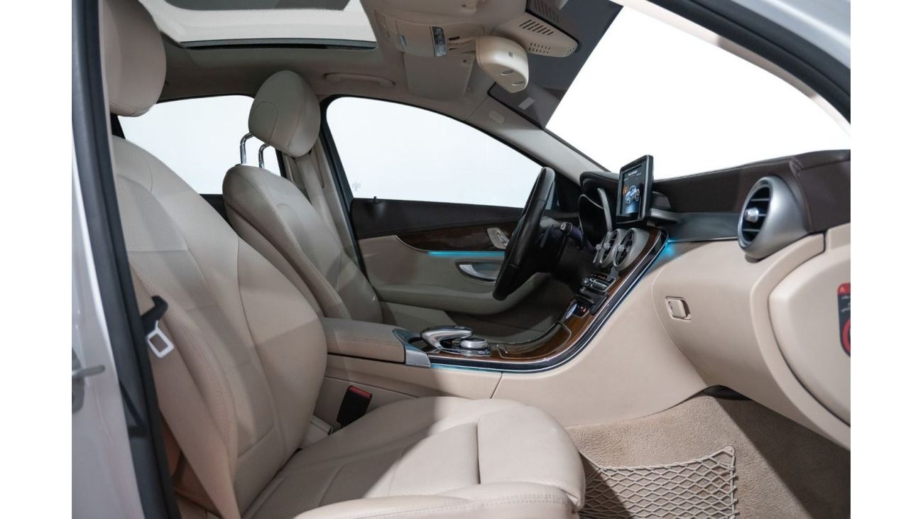 مرسيدس بنز C 200 Std 2016 Mercedes Benz C200 / 2.0L Turbo / Full-Service History