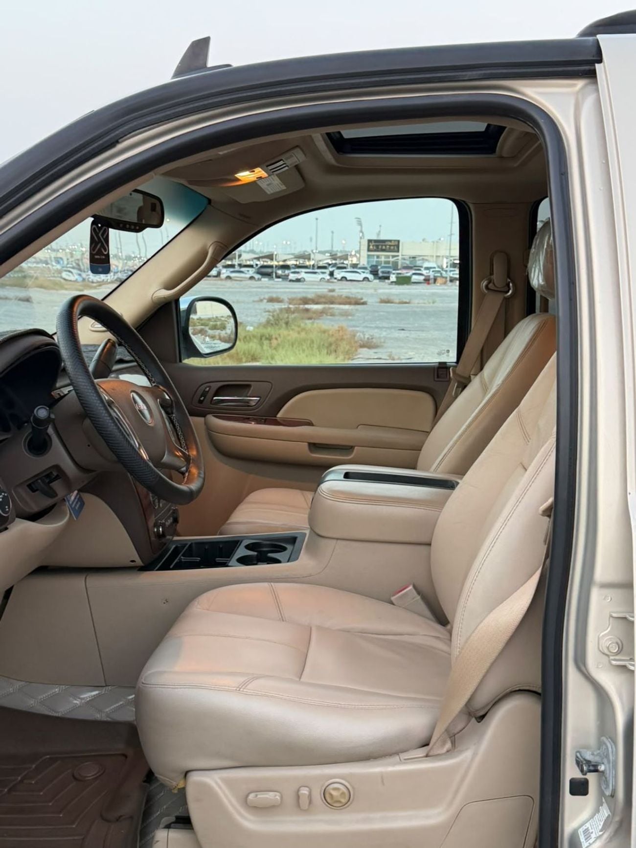 GMC Yukon SLT top-of-the-line model with sunroof