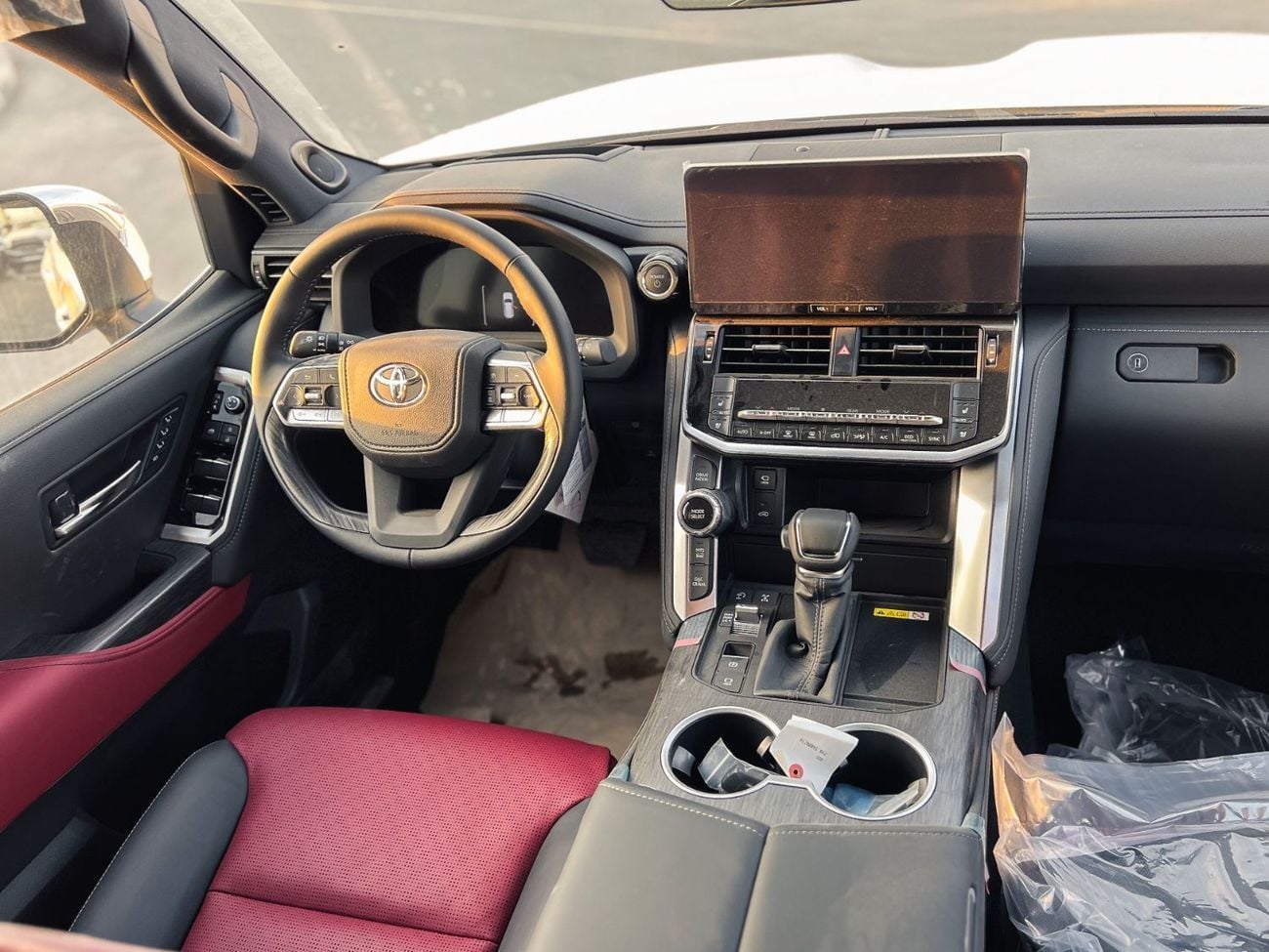 Toyota Land Cruiser 3.5T VXR Hybrid EXPORT PRICE - 2025 LC300 3.5L VXR Hybrid (GCC Specification)