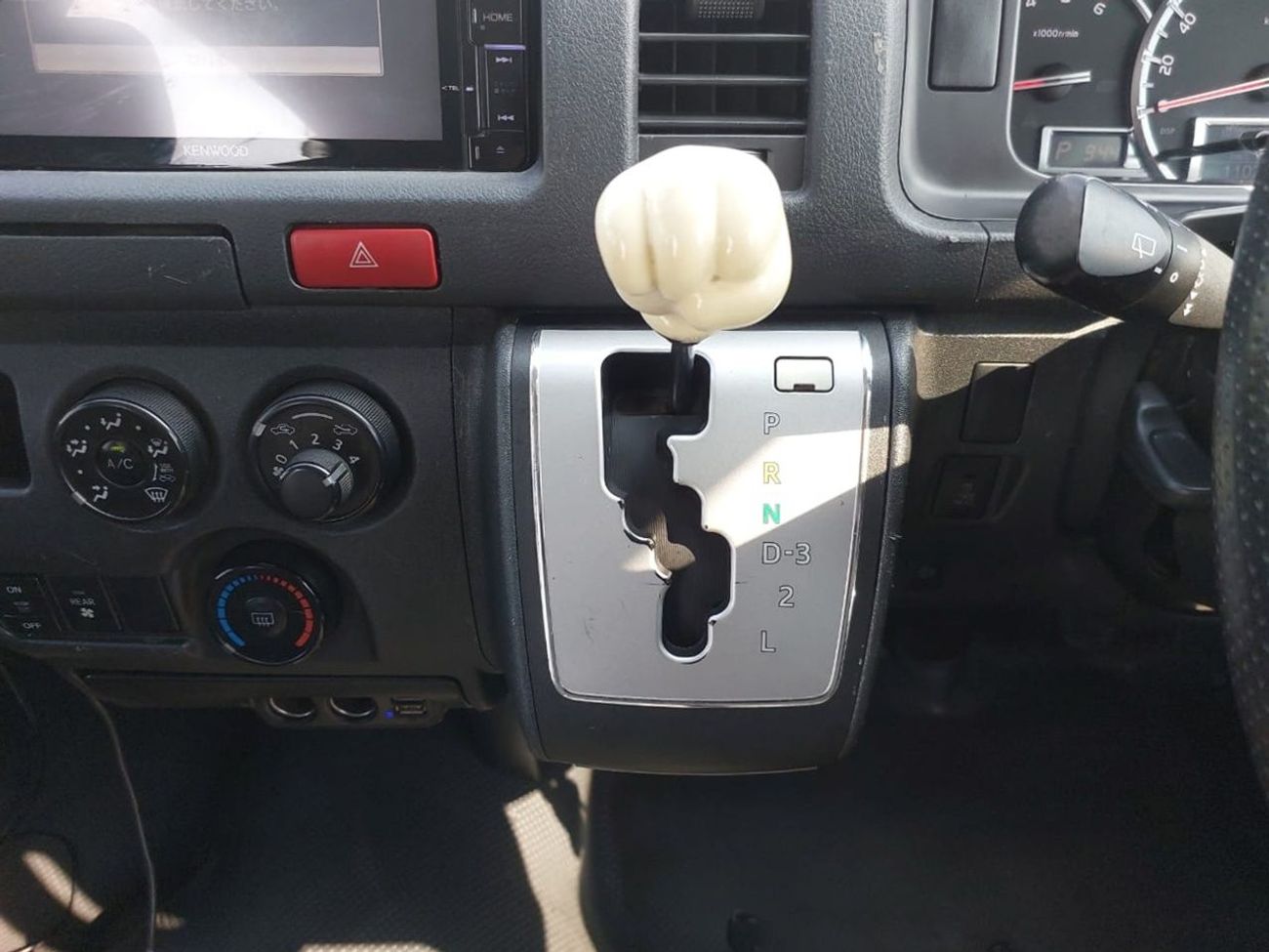 Toyota Hiace TOYOTA HIACE VAN RHD 2014 MODEL 3.0 L DIESEL AUTOMATIC(PM13716)