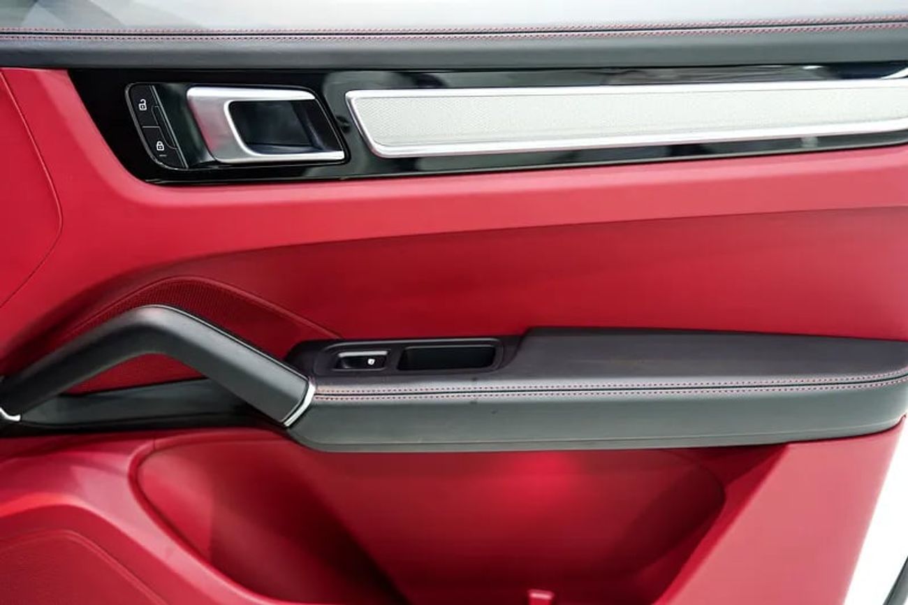 Porsche Cayenne Platinum Edition, Bose Audio, Panoramic Roof, Dealer Warranty Till 21/09/2026!