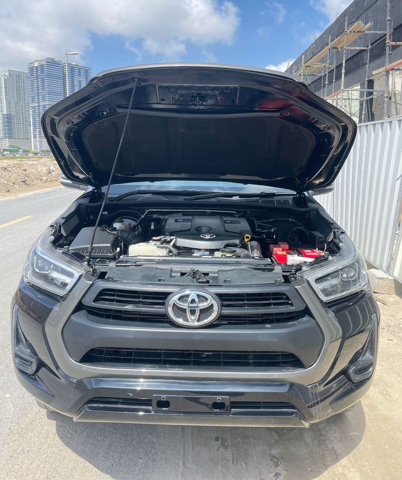 تويوتا هيلوكس diesel 2.8 liter ,right hand drive automatic ,full option