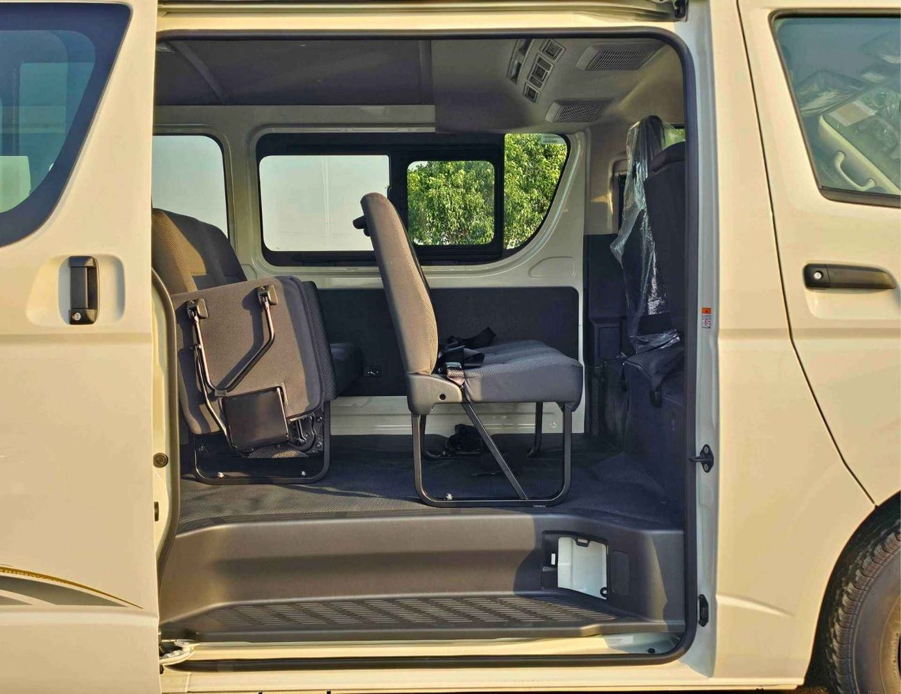 Toyota Hiace STANDARD ROOF / M/T / 2.5L DIESEL / 15 SEATER (CODE # HDSTD25)