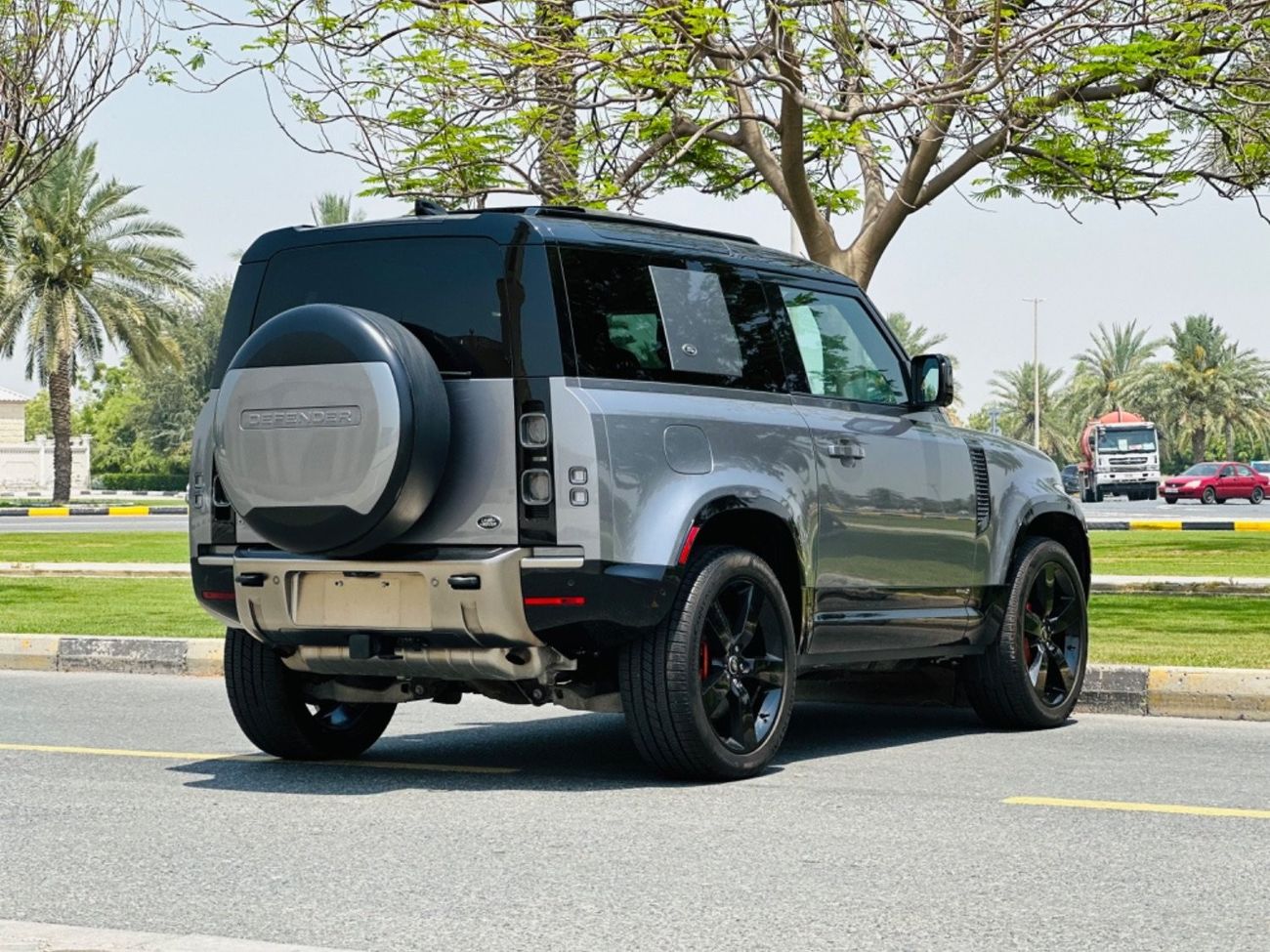 Land Rover Defender P300 90 SE LAND ROVER DEFENDER MODEL 2021 V6 LOW MILAGE