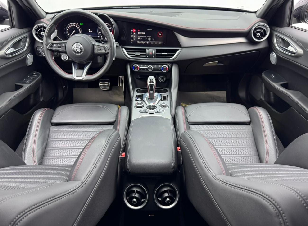 ألفا روميو جوليا 2024 Alfa Romeo Giulia Competizione Q2, 2030 Alfa Romeo Warranty + Service Pack, Very Low Km, GCC