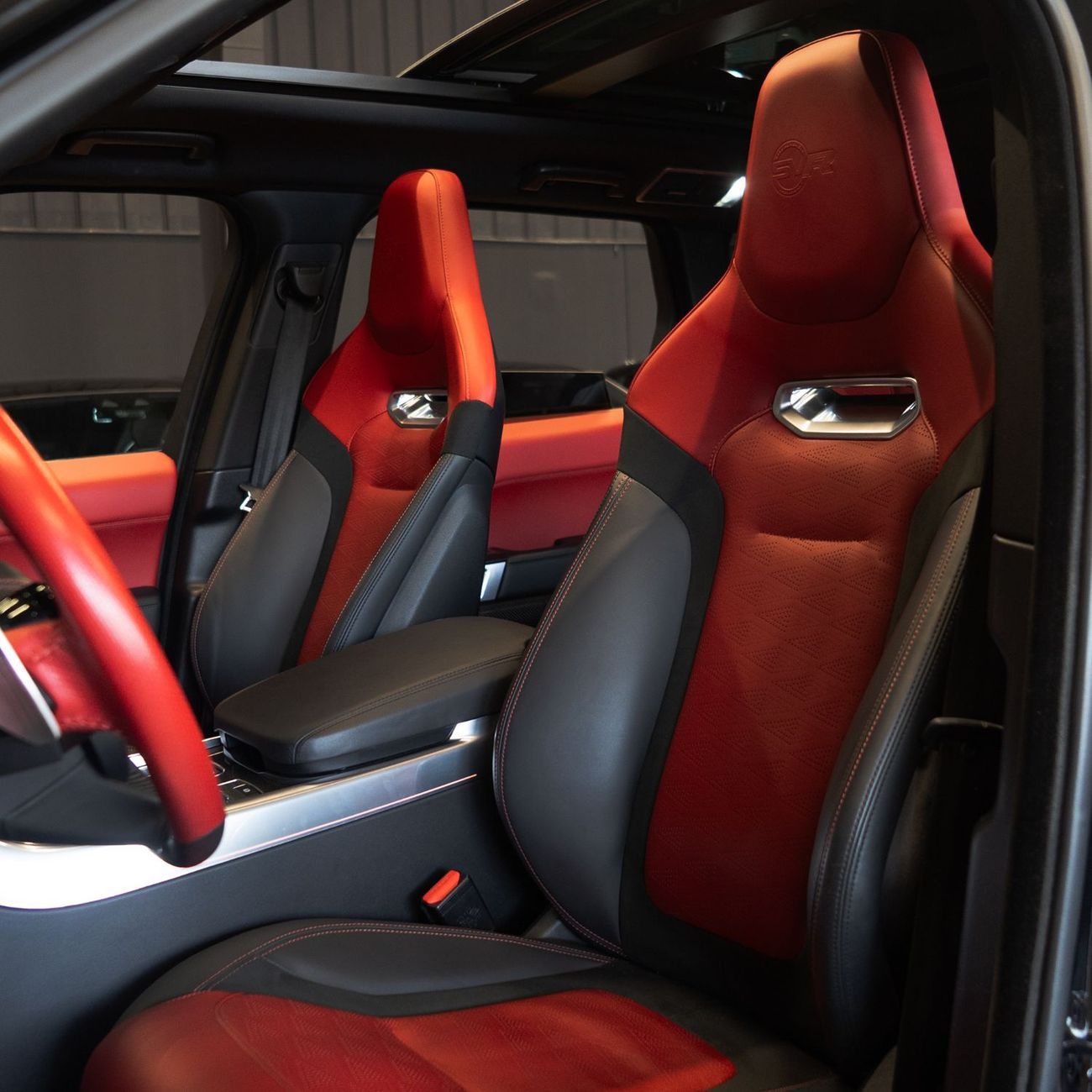 لاند روفر رينج روفر سبورت SVR Carbon Edition 5.0L AED 4,407 pm • 0% Downpayment • RR Sport SVR Carbon Edition • 1 Year Warrant