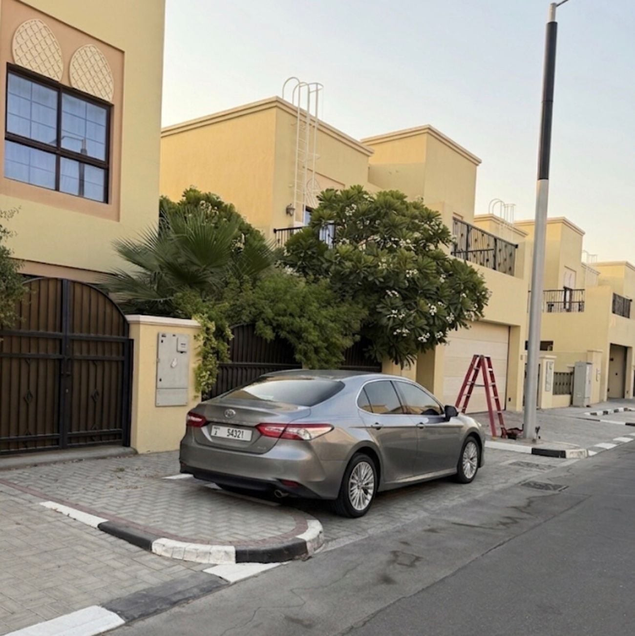 Toyota Camry XLE HEV