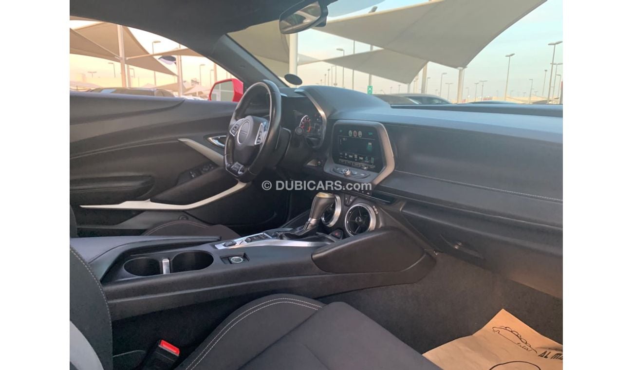 شيفروليه كامارو موديل 2017 خليجي حاله ممتازه من الداخل والخارج كراسي جلد ومثبت سرعه وتحكم كهربي كامل ونظام صوت ممتاز