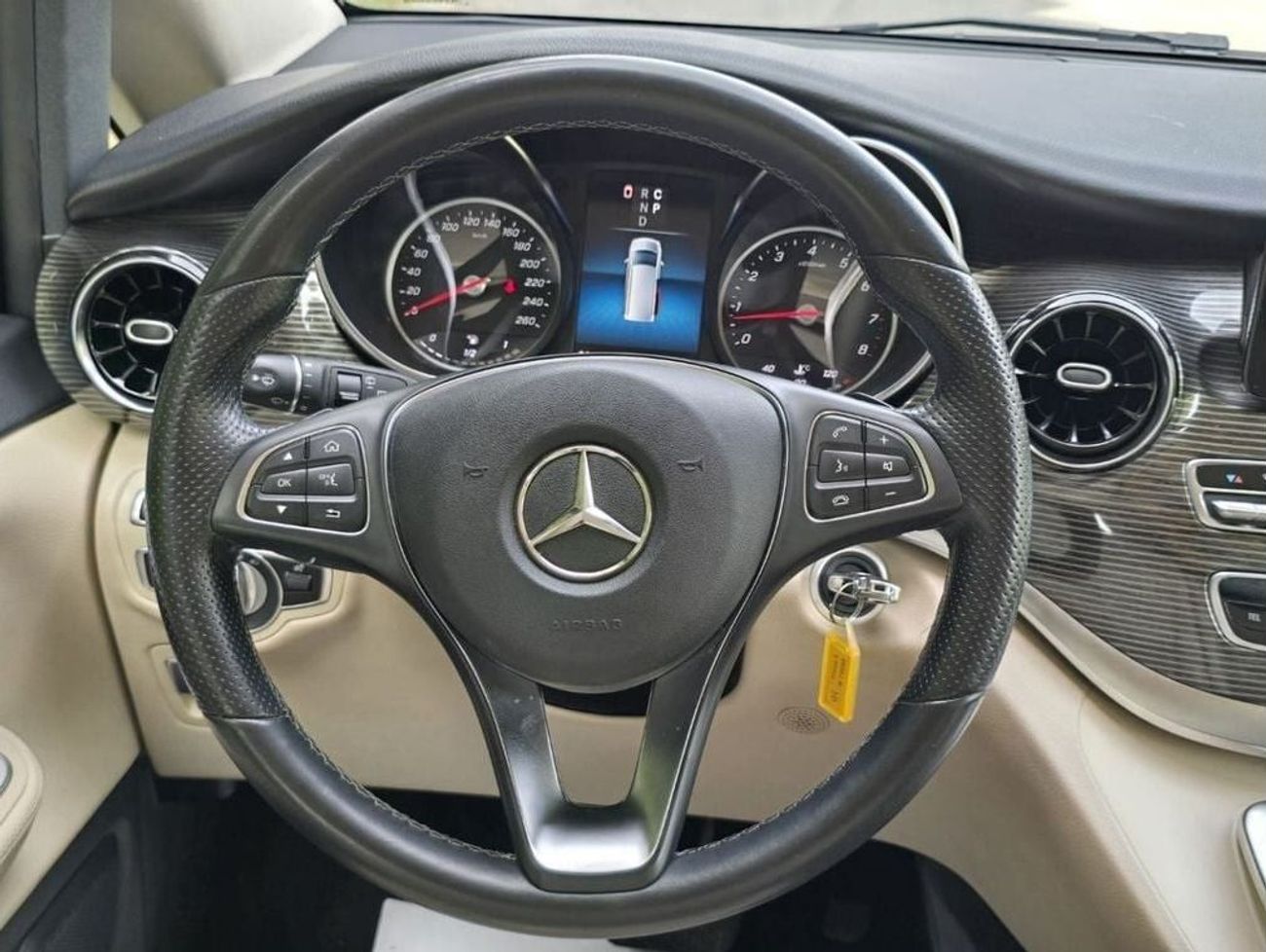 Mercedes-Benz V 250 Std 2.1L MERCEDES V-250 2022 GCC FULL OPTION // ACCIDENT FREE // PERFECT CONDITION