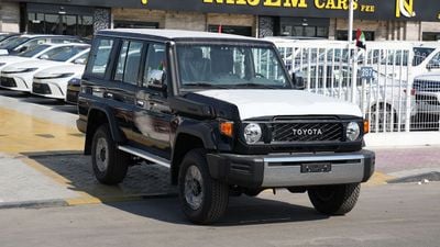 تويوتا لاند كروزر بيك آب تويوتا لاند كروزر هارتوب 5 ابواب 4.0 اسود جير عادي موديل 2025