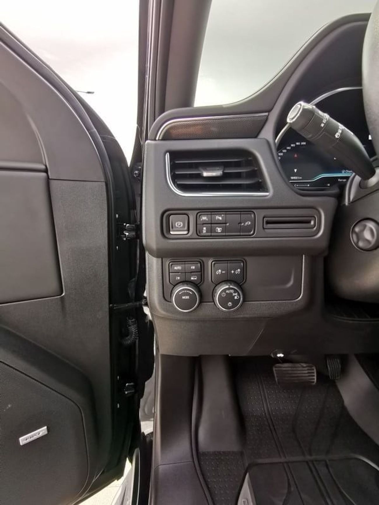 Chevrolet Suburban Chevrolet RST Suburban - 2022 - Black