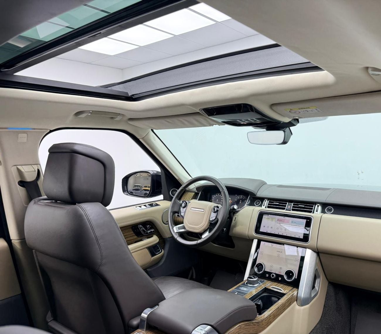 لاند روفر رينج روفر VOGUE 2019 Range Rover Vogue LE LWB, Warranty, Full RR Service History, Fully Loaded, GCC