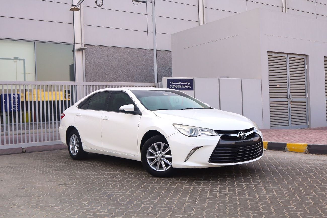 Toyota Camry SE 2.5L (215 HP)