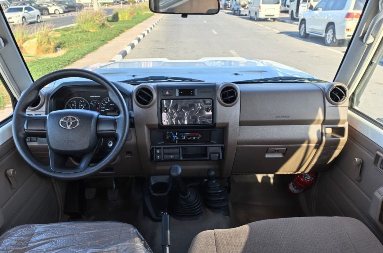 Toyota Land Cruiser 70 LC78 4.5L V8 Diesel M/T