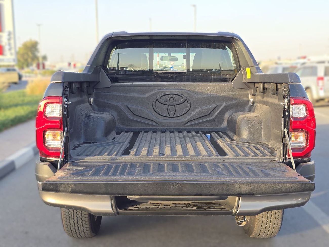 تويوتا هيلوكس 2025 Toyota Hilux 4.0L AT Adventure Full option