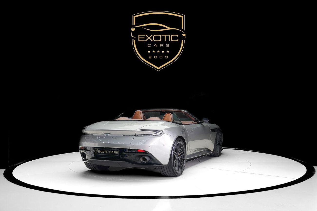 أستون مارتن DB12 VOLANTE