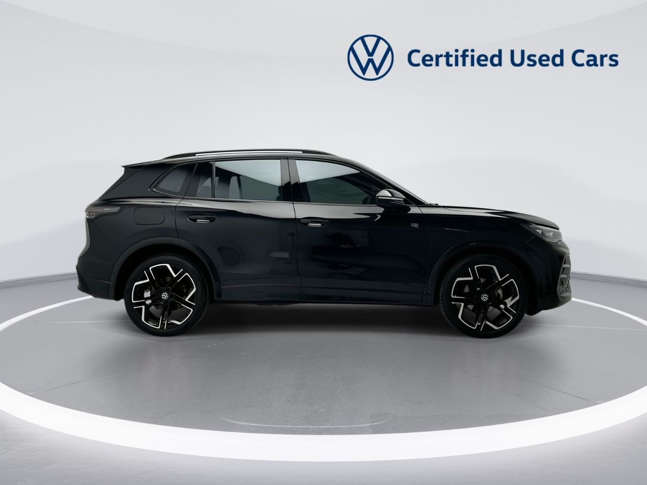 فولكس واجن تيجوان R-LINE تيجوان آر لاين 1.4 لتر | | باقة المساعدة العالية | سقف بانورامي | نظام التحكم الديناميكي بالهيكل | ش