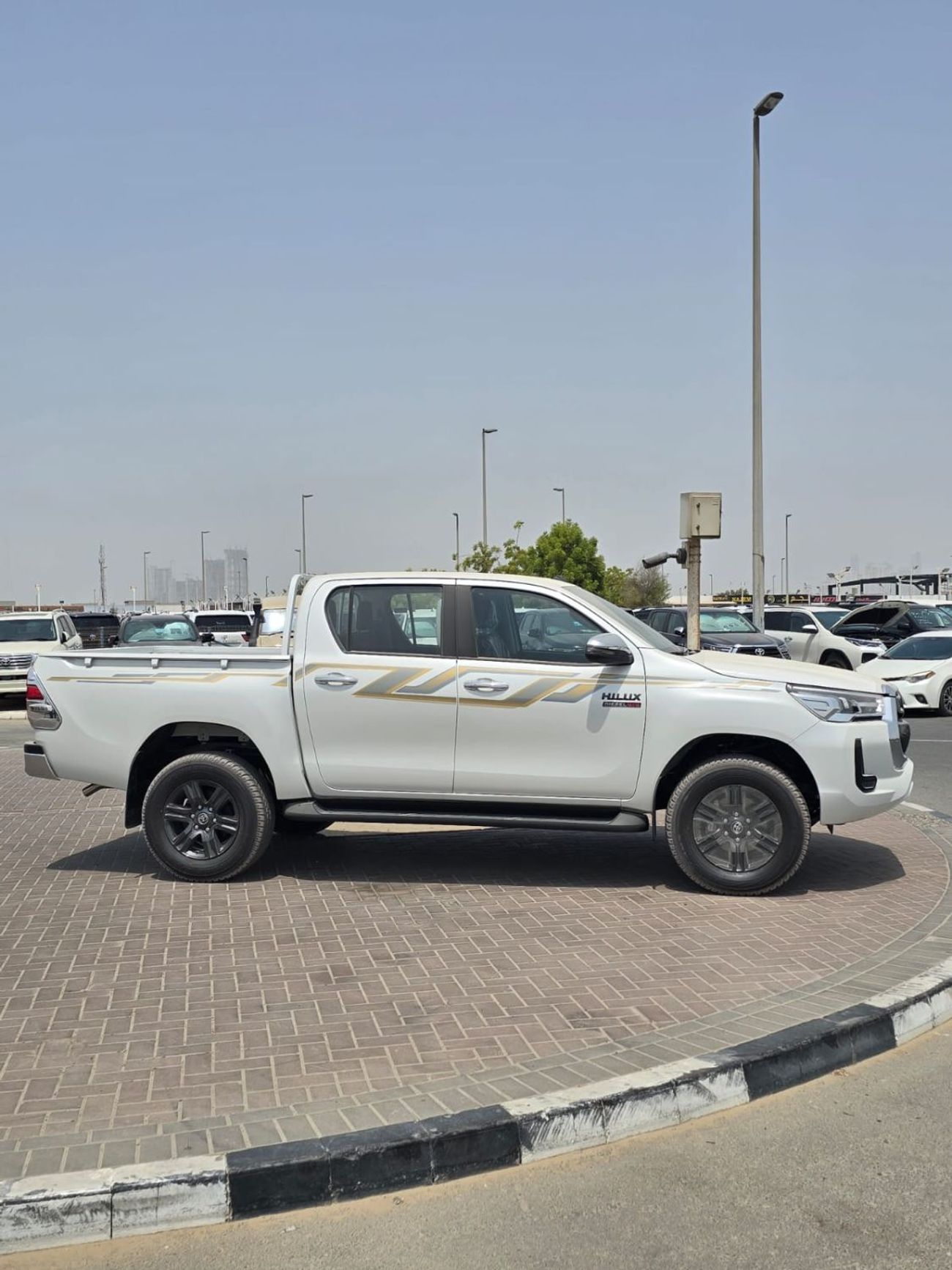 Toyota Hilux S GLX 2.4L 4WD A/T