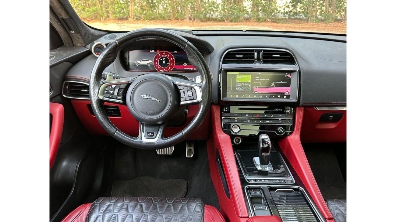 Jaguar F Pace SVR F-PACE 2020 V8 GCC ORGINAL PAINT // ACCIDENT FREE // FULL OPITION