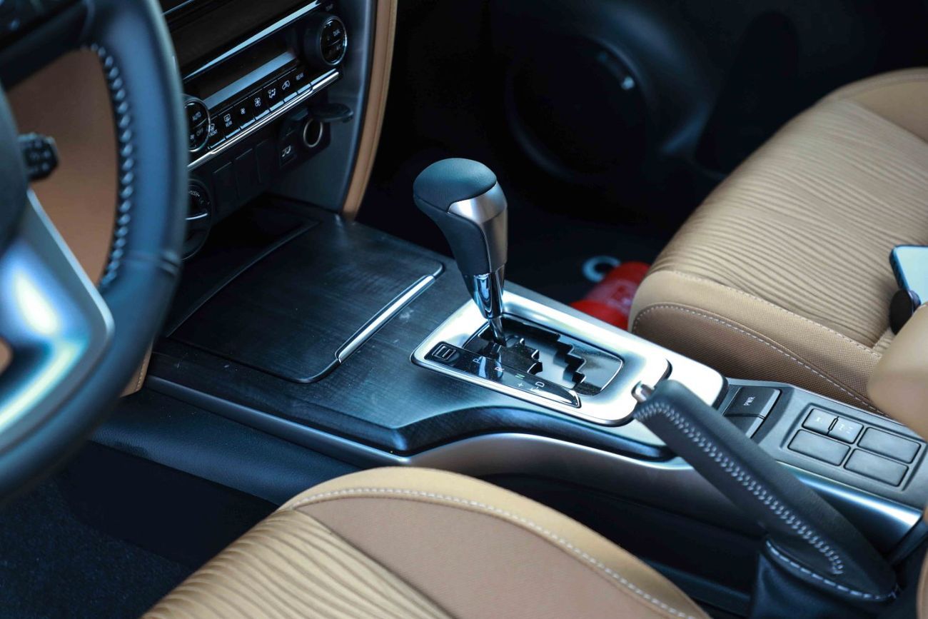 تويوتا فورتونر 2025 Toyota Fortuner GXR 4.0 - Platinum White inside Beige | Export Only