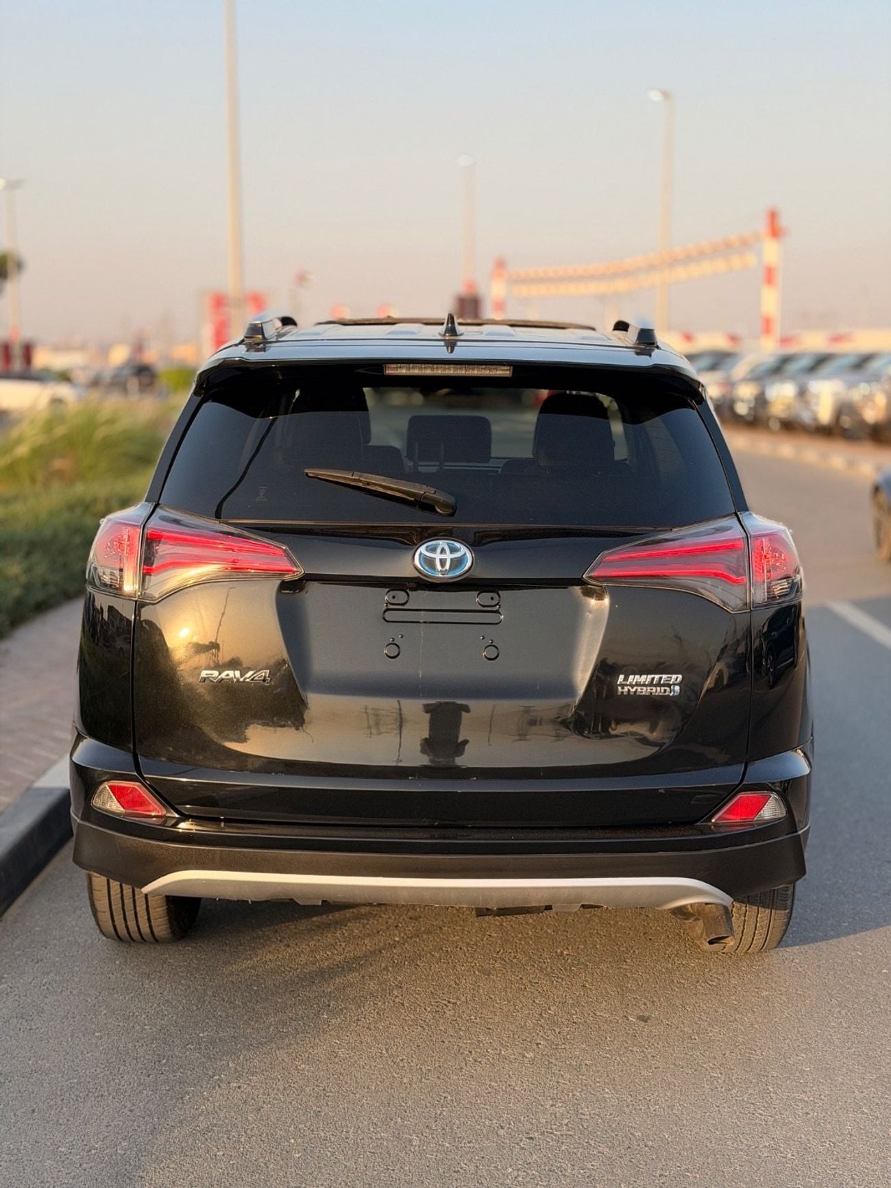 Toyota RAV4 Hybrid Limited 2.5L full option