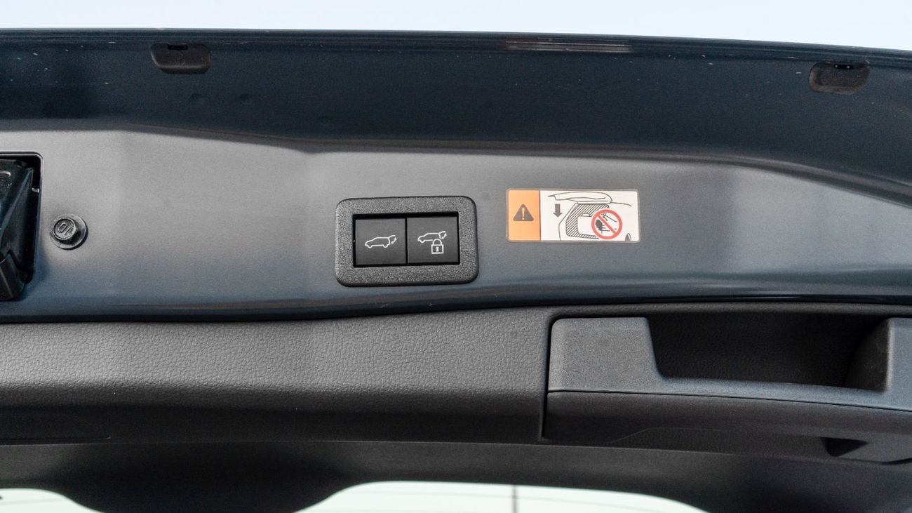 Toyota RAV4 2026 Toyota Rav4 XSE 2.5L AT Hybrid (Blue-Black)