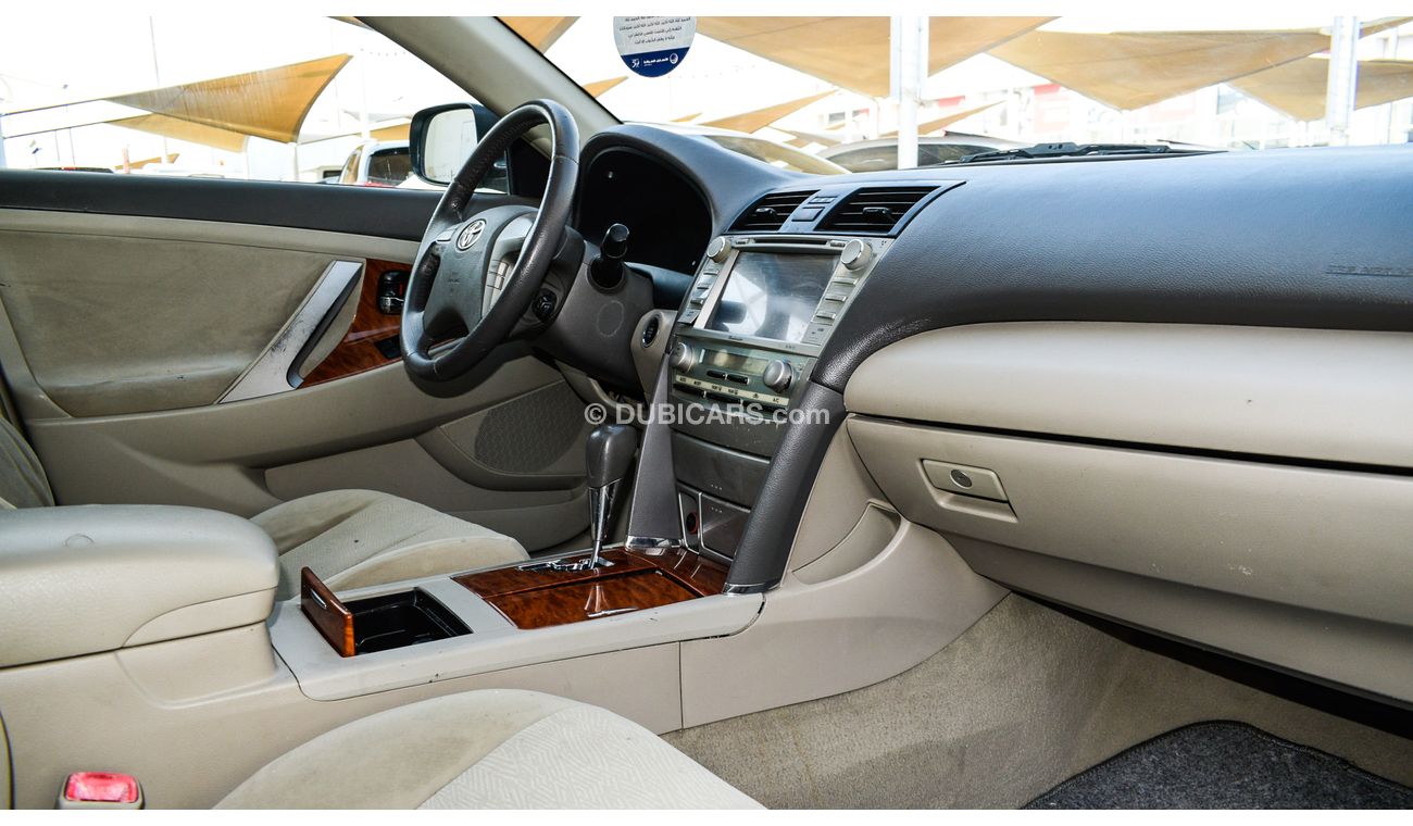 تويوتا أوريون خليجى- بدون حوادث- رقم واحد - بصمة - فتحة - شاشة - كاميرا - مثبت سرعة - رنجات - حساسات -خشب -جناح