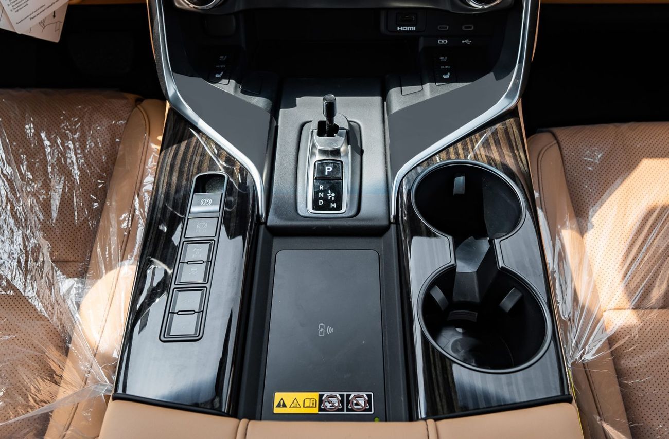 لكزس LX 700h 2025 Lexus LX700h Signature 3.5L AT Hybrid (White-Tan) 7 Seats