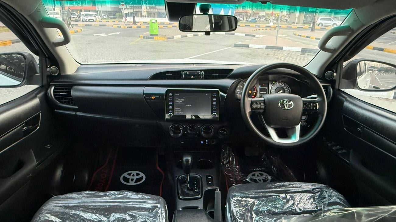 Toyota Hilux Toyota Hilux 2024 Model Engine 2.8 Diesel colour white Transmission Automatic Interior.Black 4x4 4DO