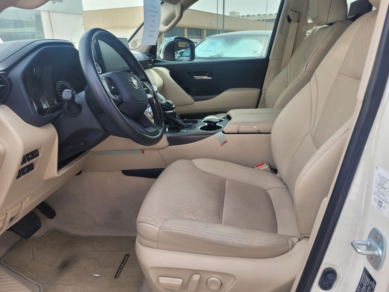 Toyota Land Cruiser VXR 4.0L TOYOTA LANDCRUISER VXR 4.0 4 YEARS WARRANTY FROM ALFUTTAIM