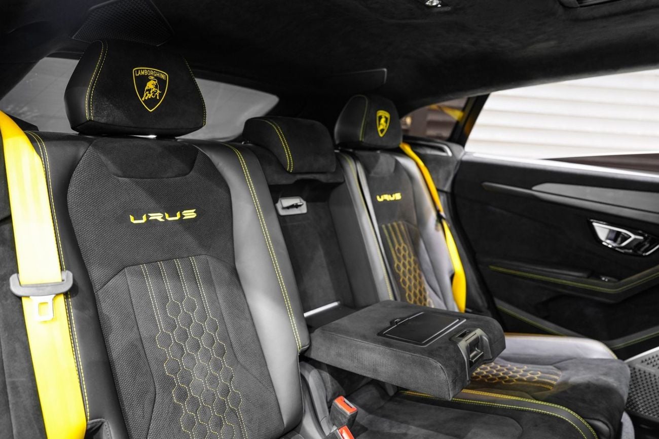 Lamborghini Urus 2024 Lamborghini Urus Performante, Arkapovic Exhaust, Carbon Fiber Package, Lamborghini Warr + Serr!