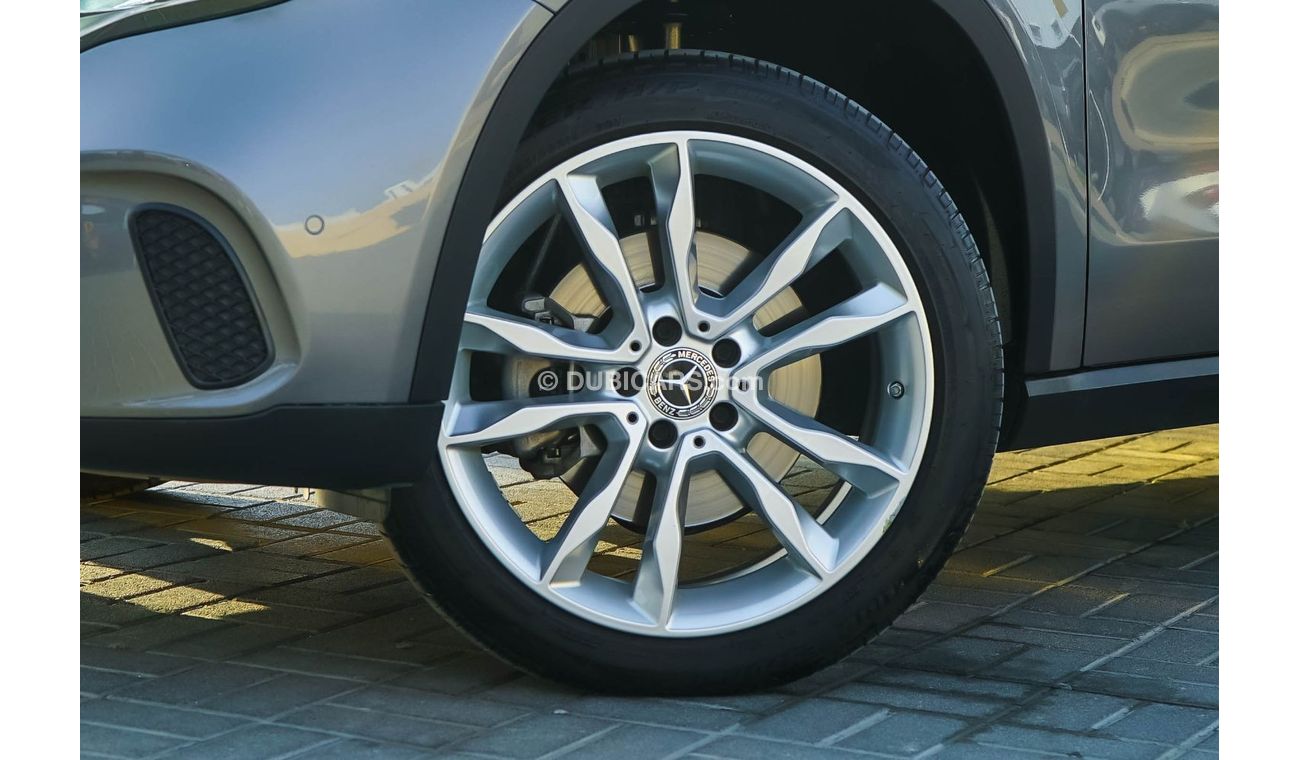 مرسيدس بنز GLA 220 Mercedes-Benz GLA 220 Std
