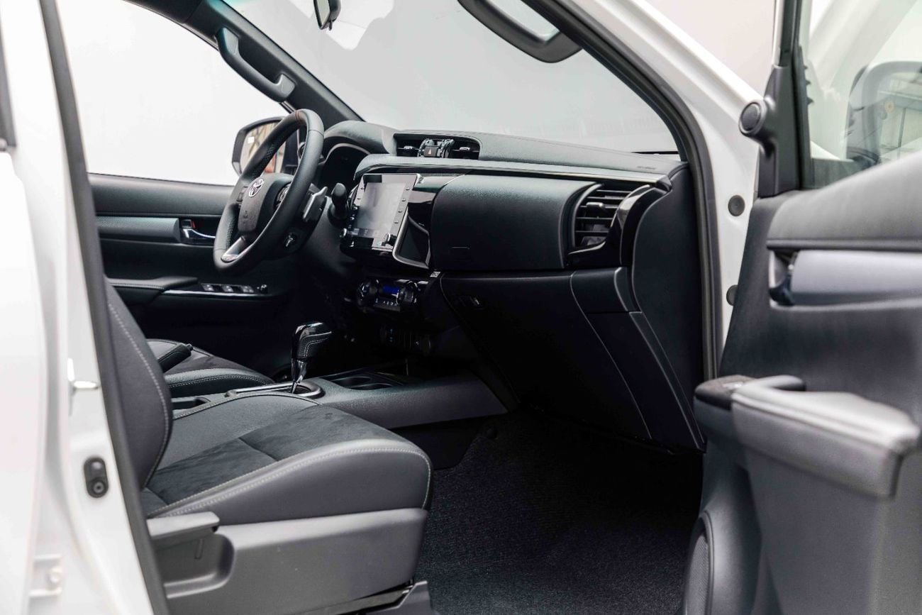 Toyota Hilux 4.0L - White Pearl + Black Me inside GR-S Red | Export Only