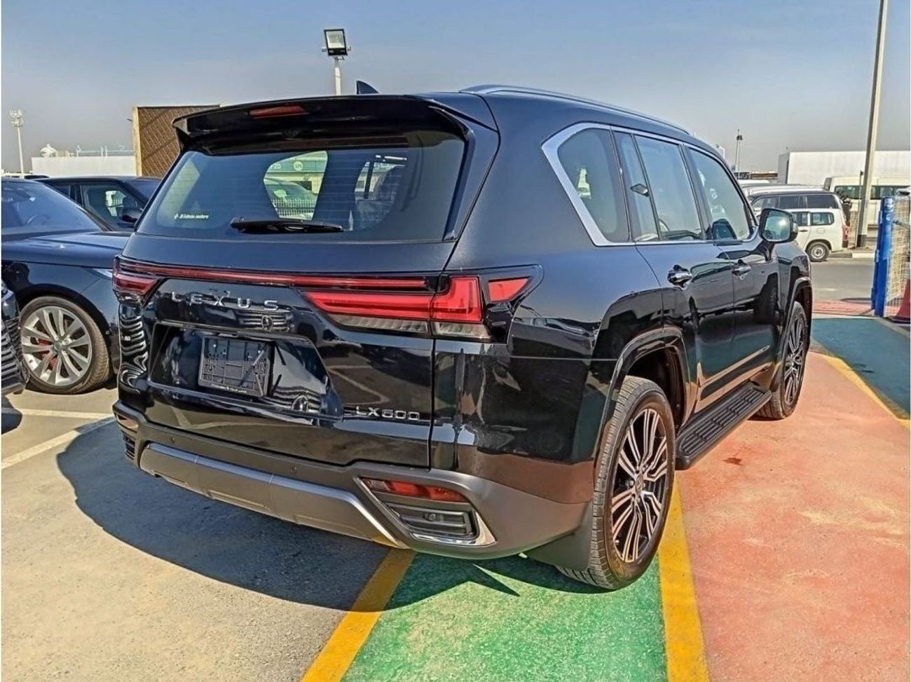 Lexus LX 600 Signature LEXUS LX 600 SIGNTURE BLACK/RED