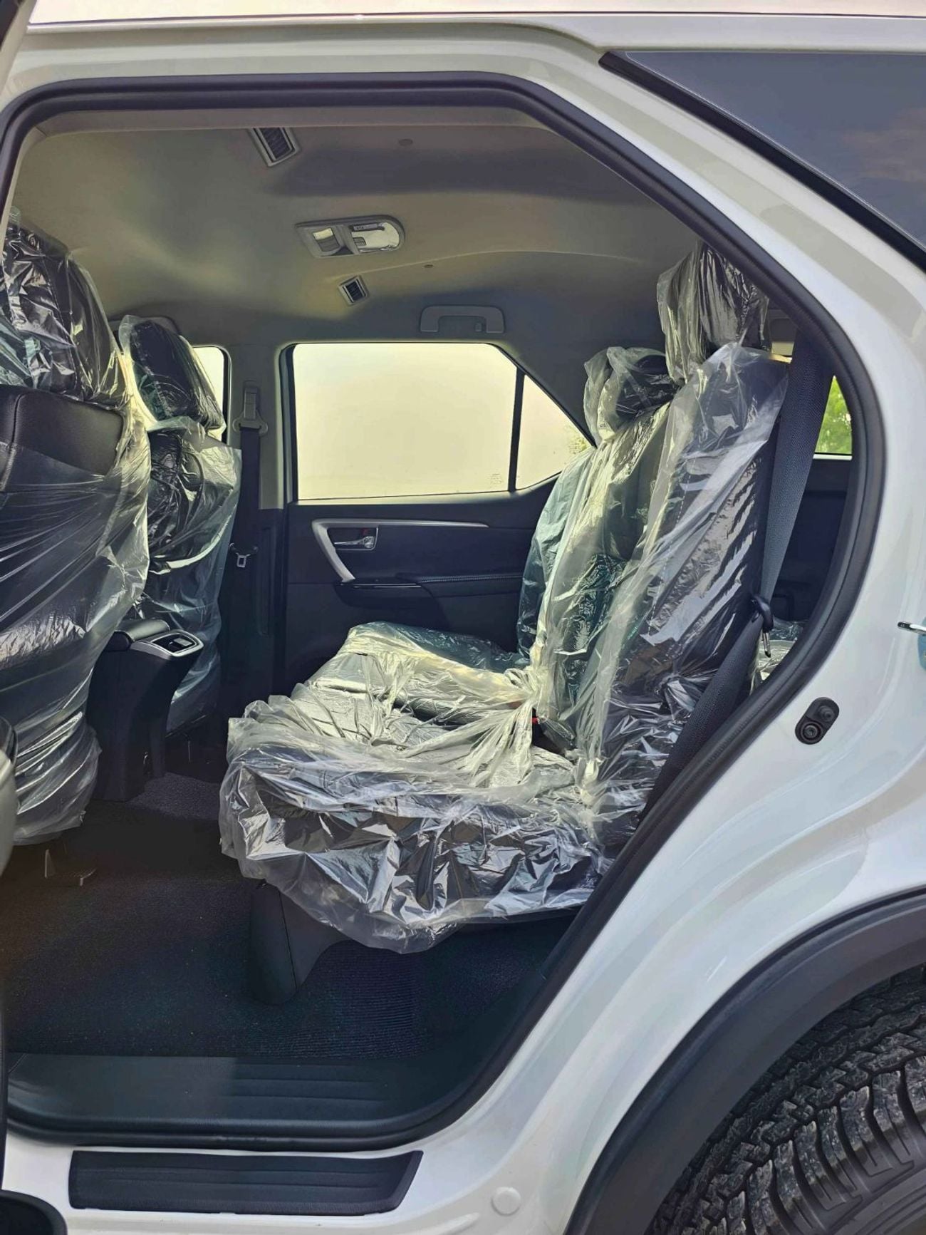 تويوتا فورتونر SR5 ADVENTURE | 4.0L V6 PETROL | FRONT PWR SEATS | PUSH START | DIFF LOCK AUTO A/C (CODE # F6HA)