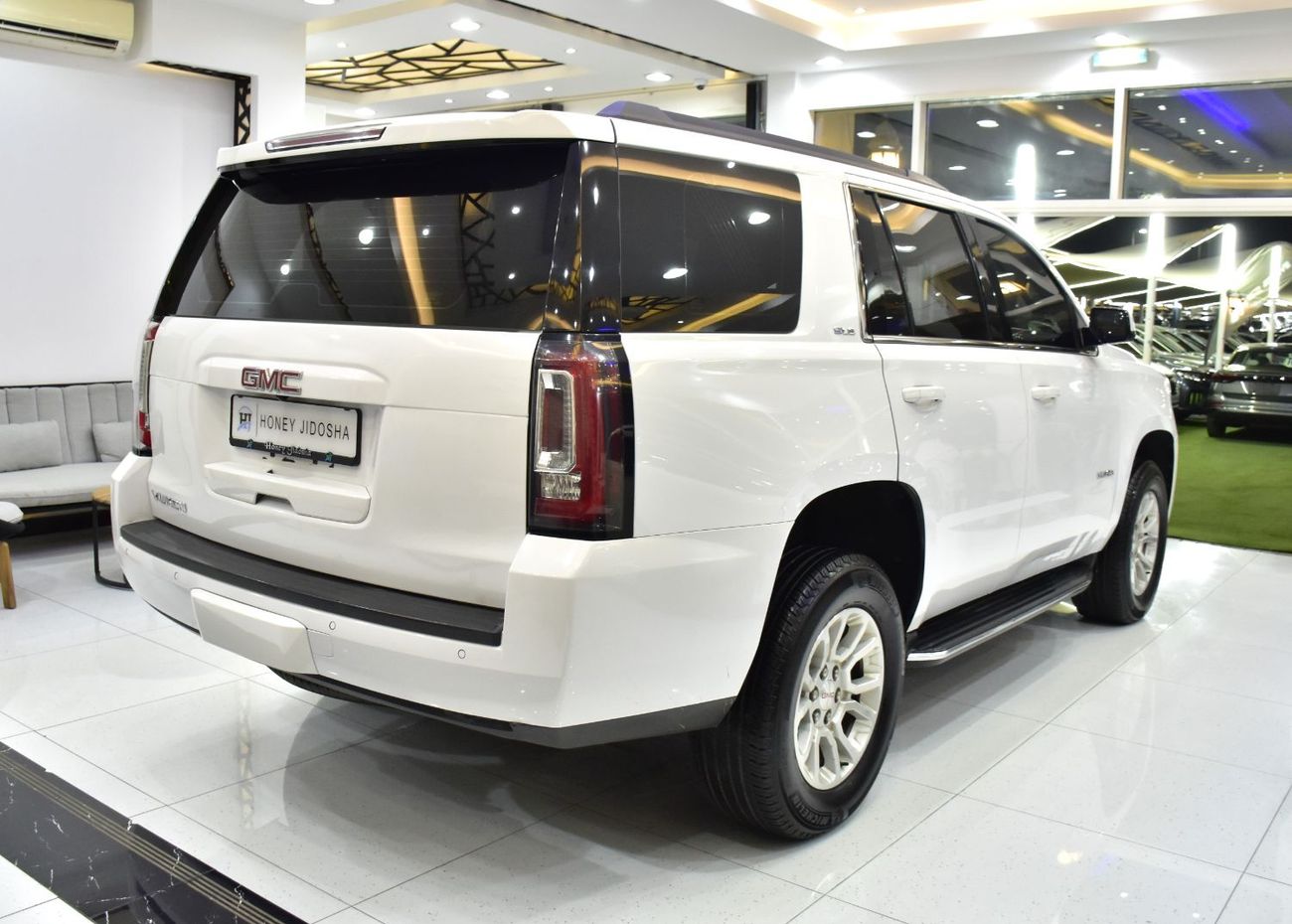 GMC Yukon EXCELLENT DEAL for our GMC Yukon SLE ( 2019 Model ) in White Color GCC Specs
