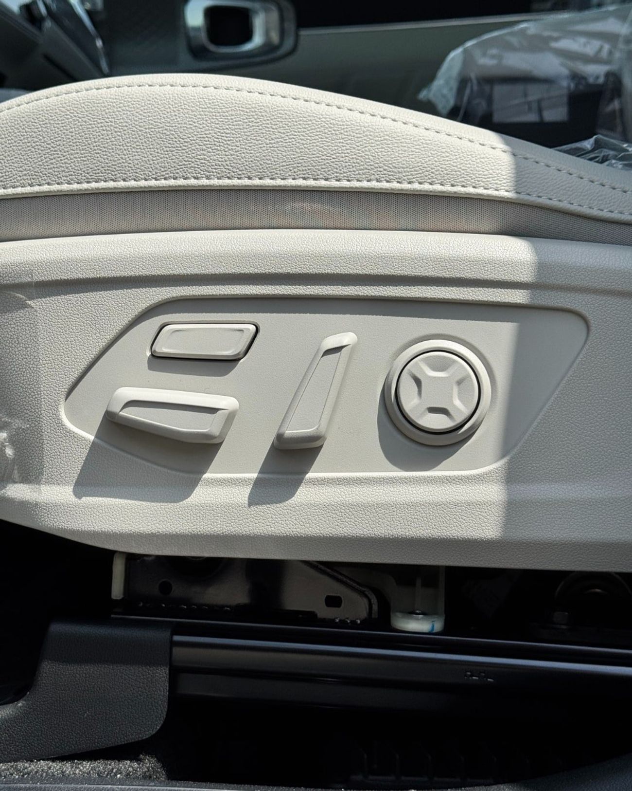 كيا سورينتو KIA SORENTO 1.6L (HYBRID) - BROWN 2025 MODEL -MID OPTION