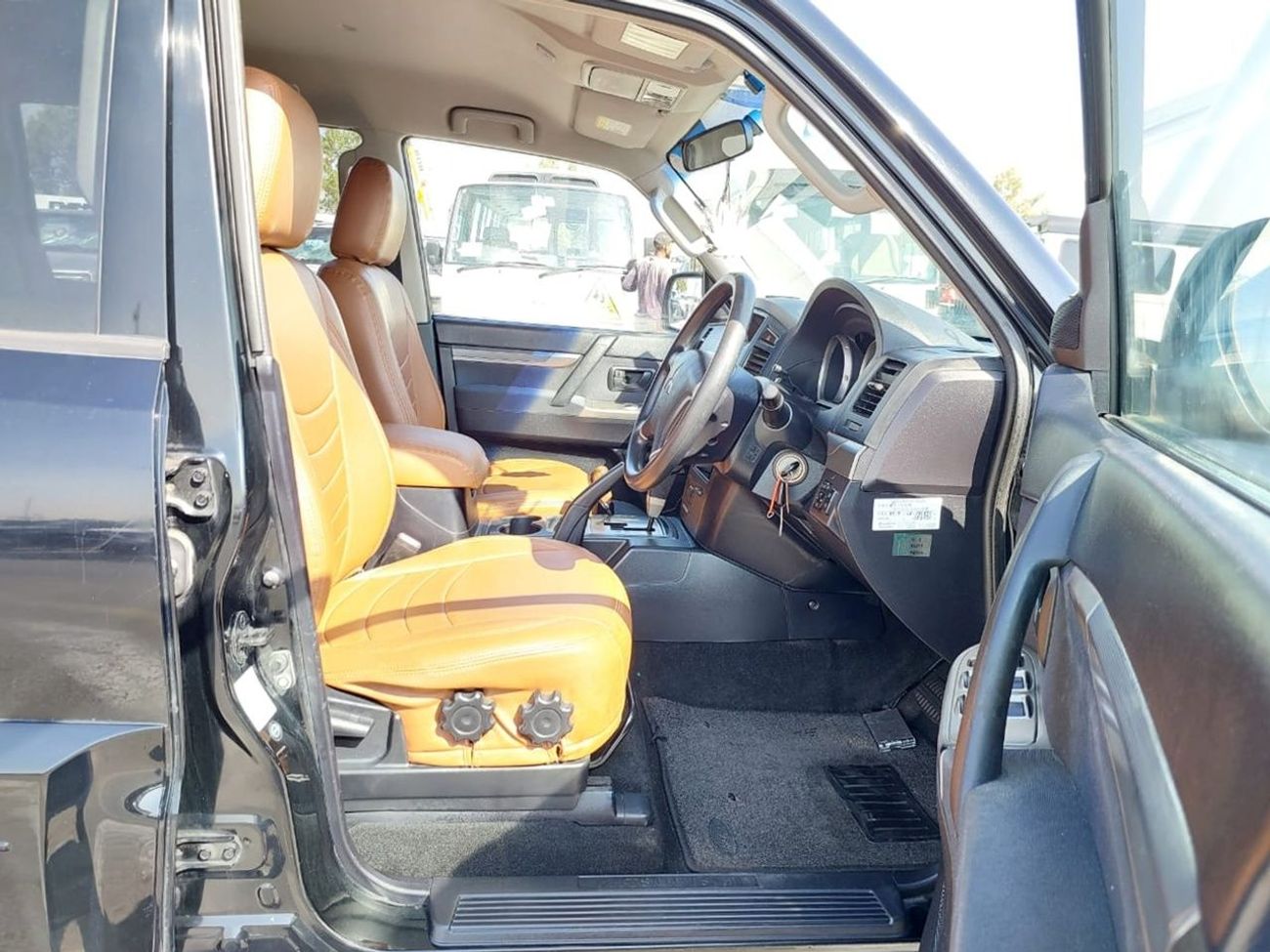 ميتسوبيشي باجيرو MITSUBISHI PAJERO SUV RHD 2018 MODEL 3.2 L DIESEL AUTOMATIC(PM01015)