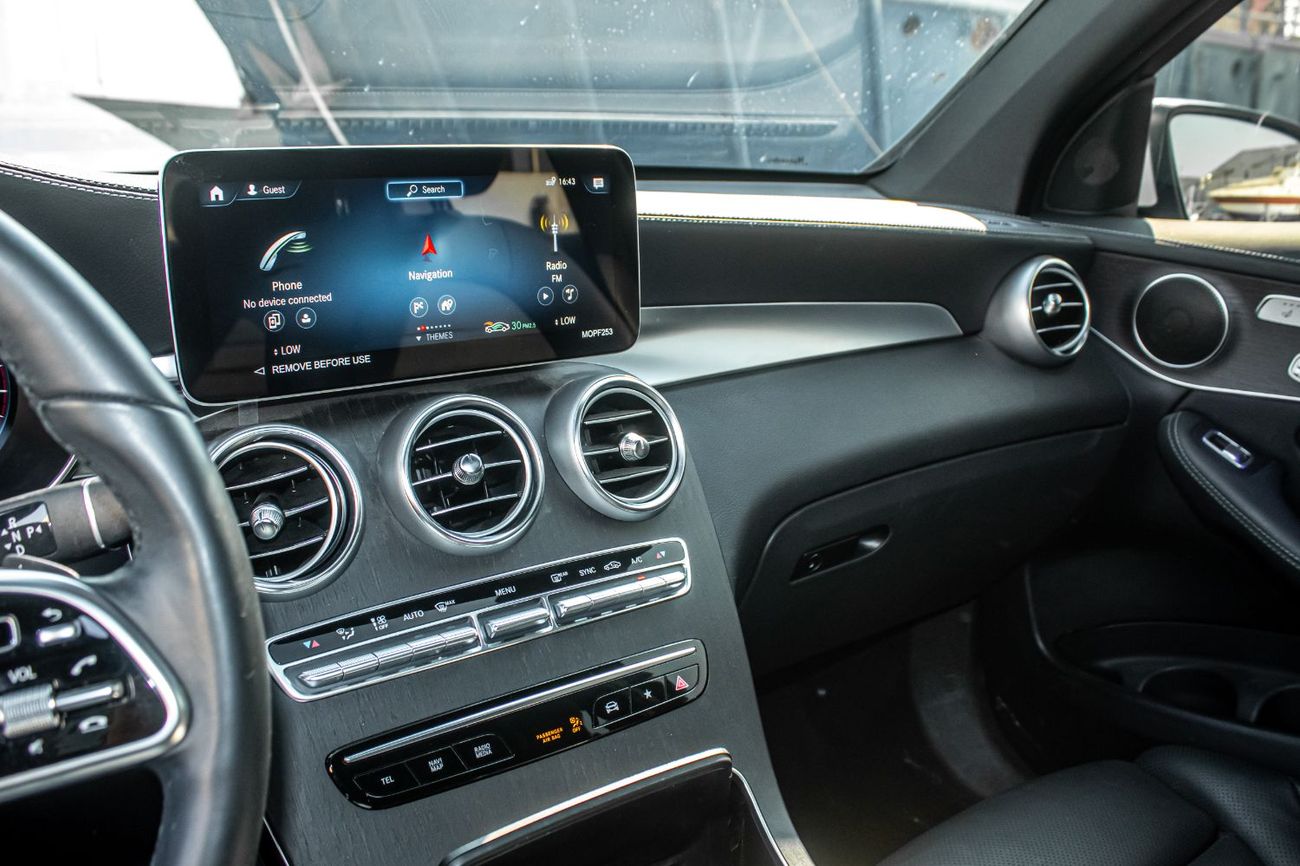 مرسيدس بنز GLC 300 4MATIC 2.0L