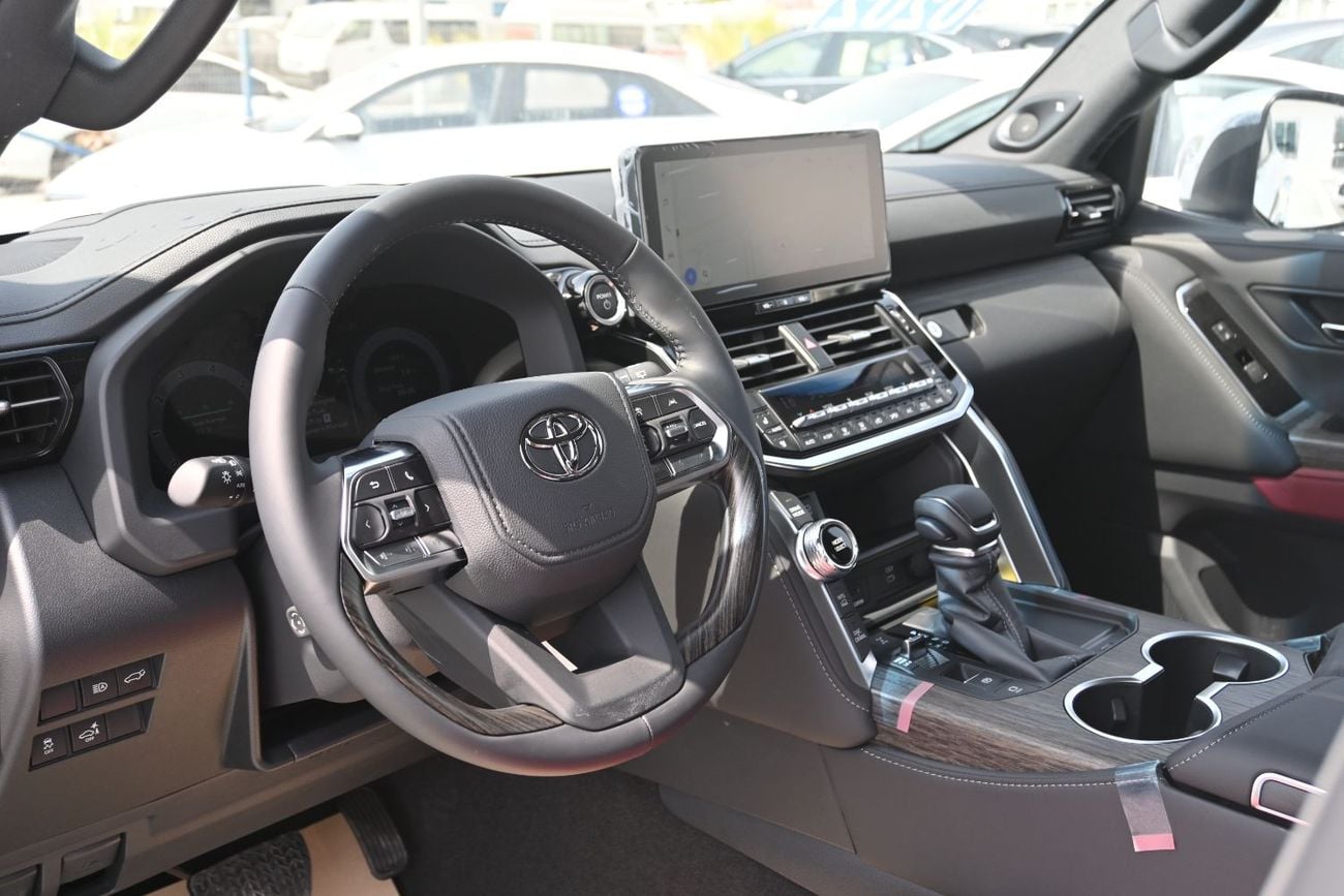 تويوتا لاند كروزر VXR تويوتا لاند كروزر VX-R موديل 2026، محرك هجين V6 سعة 3.5 لتر بشاحن توربيني مزدوج، دفع رباعي، اللون أب