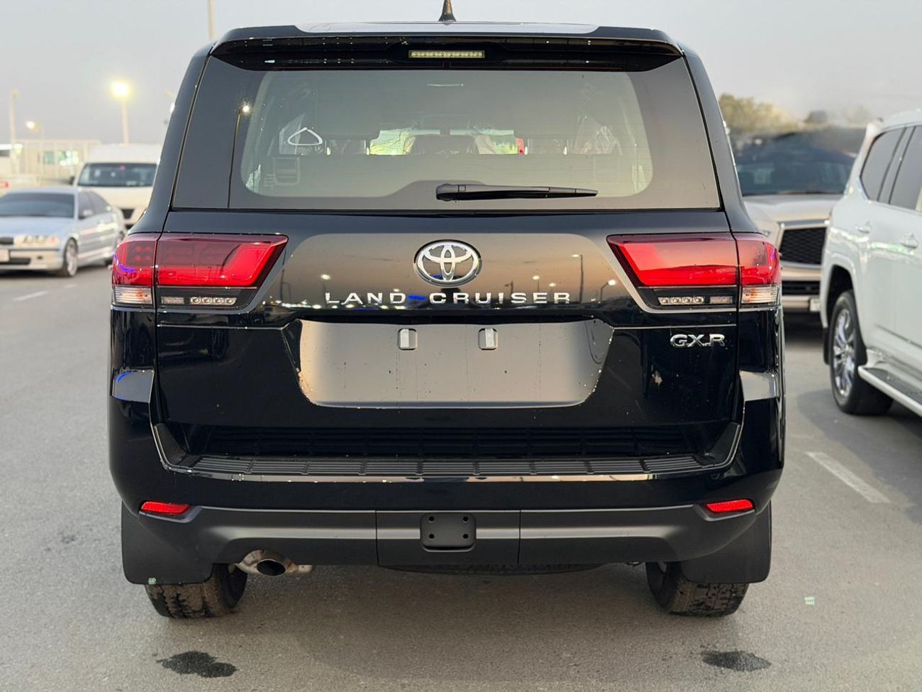 تويوتا لاند كروزر 4.0L GXR V6 PETROL AUTOMATIC TRANSMISSION ( FOR RE-EXPORT ONLY )